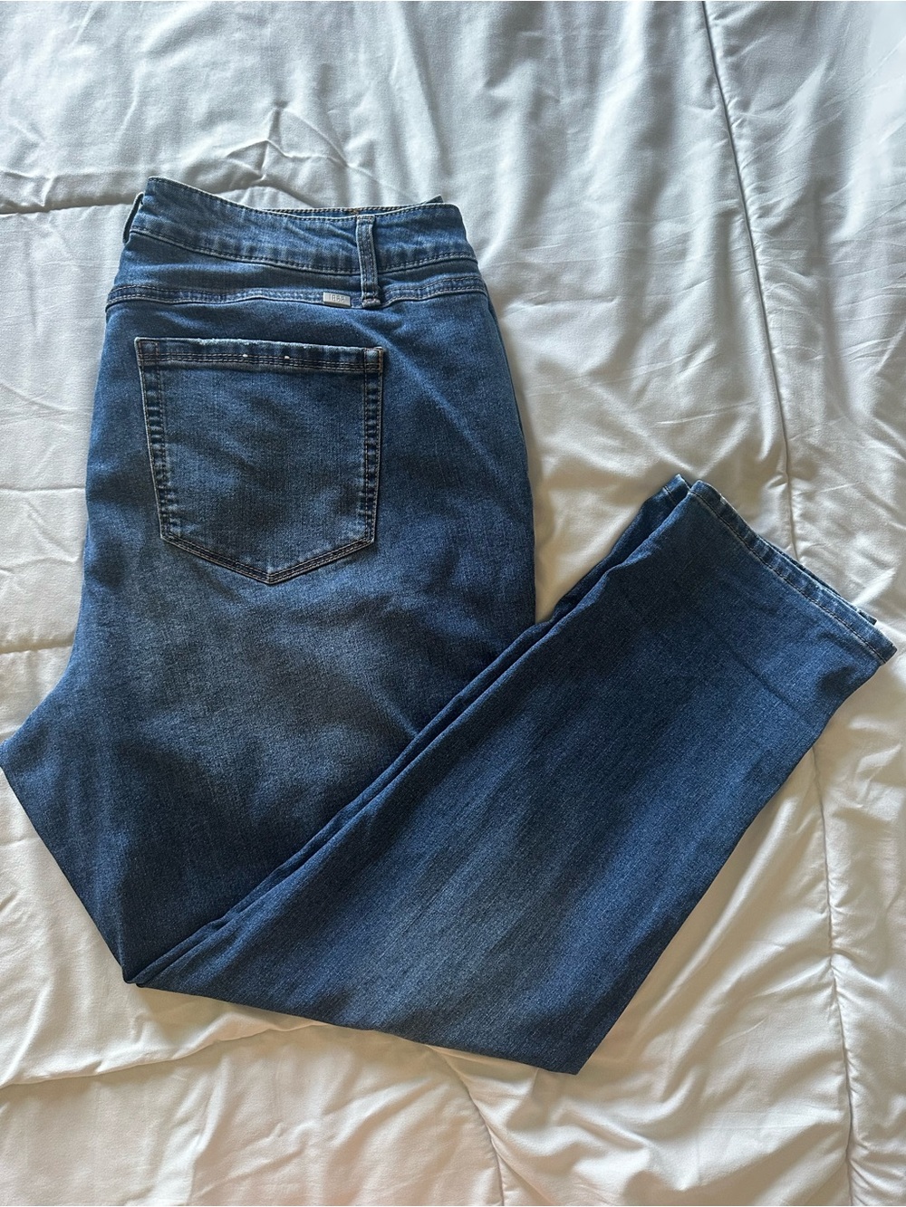 1822 Denim Women's Straight Leg Jeans in Dark Blue Wash